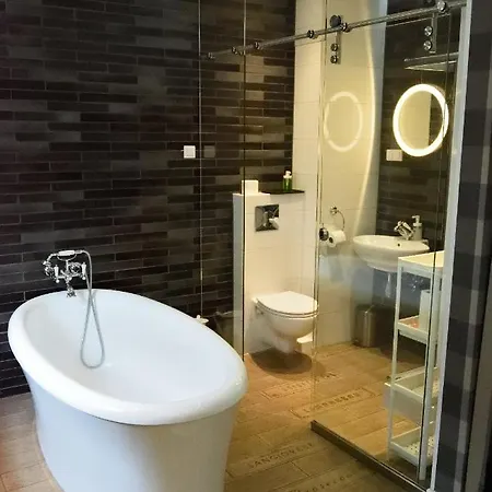 Kamienica Poznanska 7 *