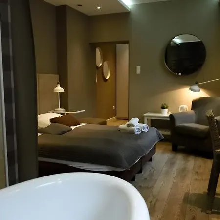 Kamienica Poznanska 7 *