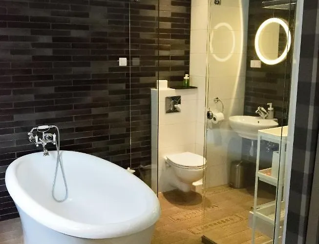 Kamienica Poznanska 7 *