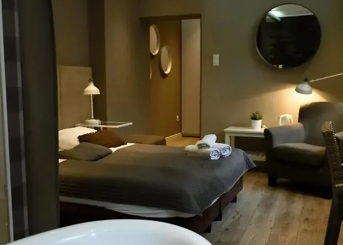 Kamienica Poznanska 7 *